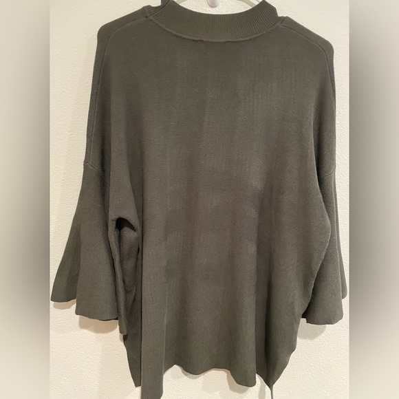 Olive Green Modern Citizen mock turtleneck sweater. Size M - Picture 8 of 8